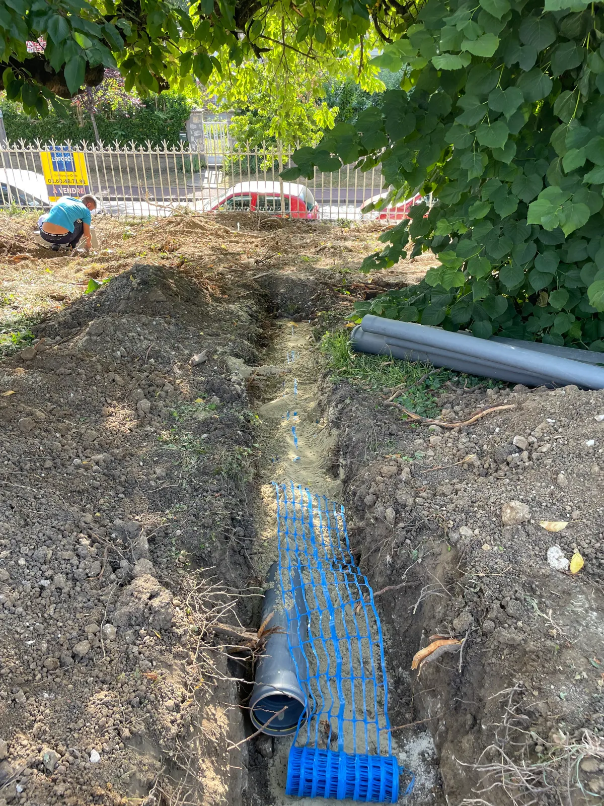 Drain périphérique de fondation posé le long d'une maison en Essonne